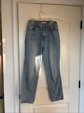 PacSun High-Rise Straight Leg Jeans in Light Blue Wash
